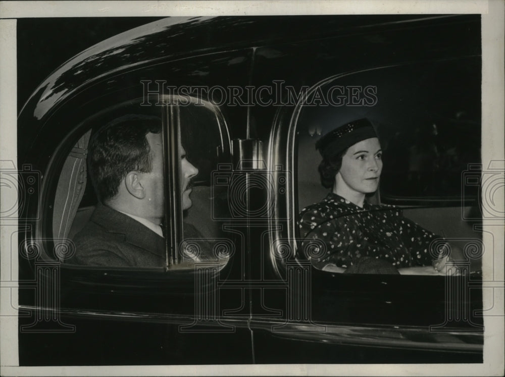 1938 Press Photo New York DA Thomas E Dewey &amp; wife in NYC - neny25424-Historic Images