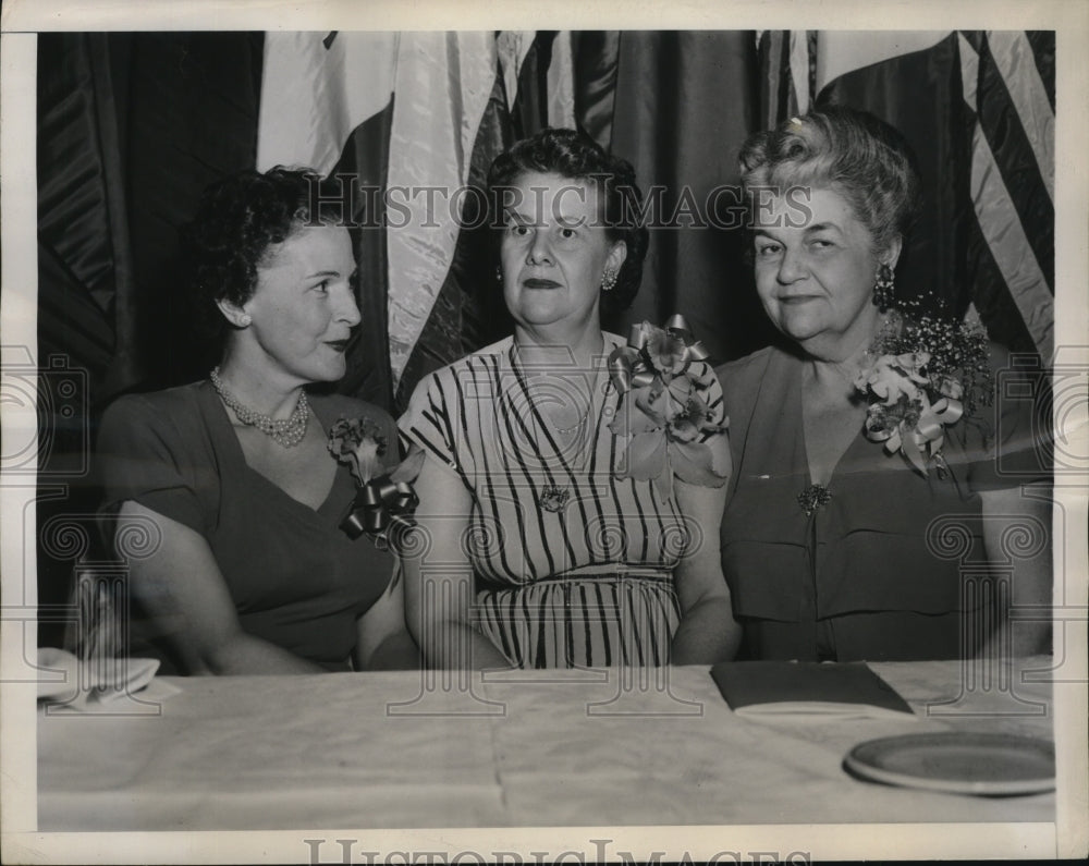 1947 Press Photo New York Mrs. Thomas E. Dewey at Women Club Convention NYC - Historic Images