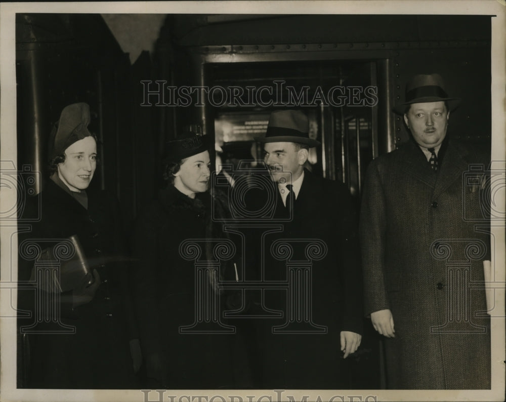 1940 Press Photo New York Thomas E. Dewey leave for England Campaign Speech NYC - Historic Images