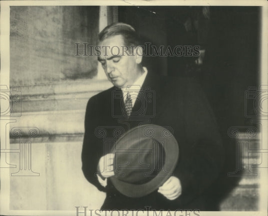1951 Press Photo New York William O'Dwyer Leaves St Patrick's Cathedral NYC - Historic Images