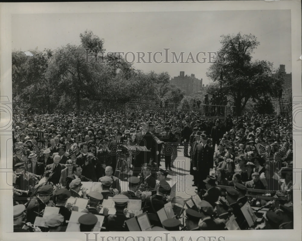 1941 New York Mayor LaGuardia &quot;I am an American&quot; Ceremony NYC-Historic Images