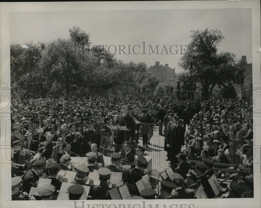 1941 New York Mayor LaGuardia "I am an American" Ceremony NYC-Historic Images