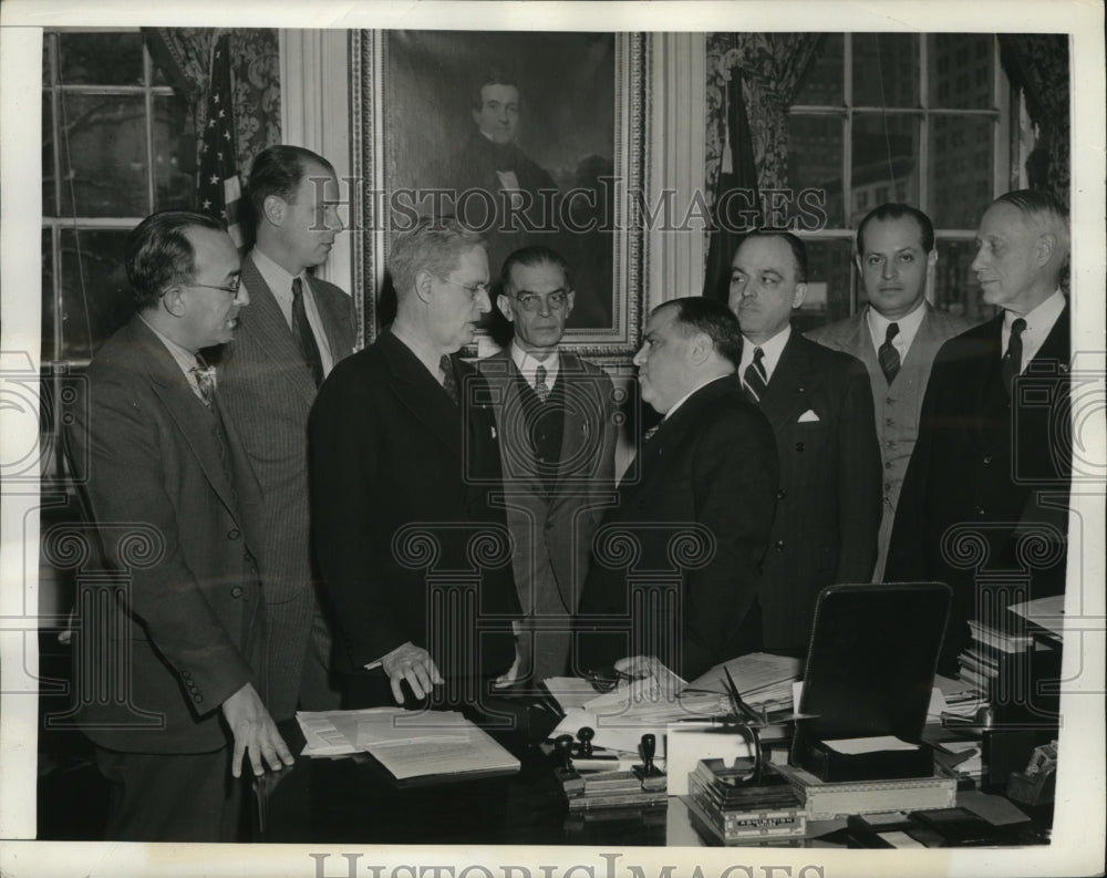 1942 Press Photo New York Mayor F.H. La Guardia greeted a Cuban Physicians NYC-Historic Images