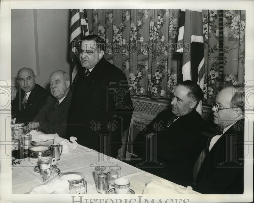 1942 Press Photo New York Mayor F.H. La Guardia speaks at Canadian Mayors NYC-Historic Images