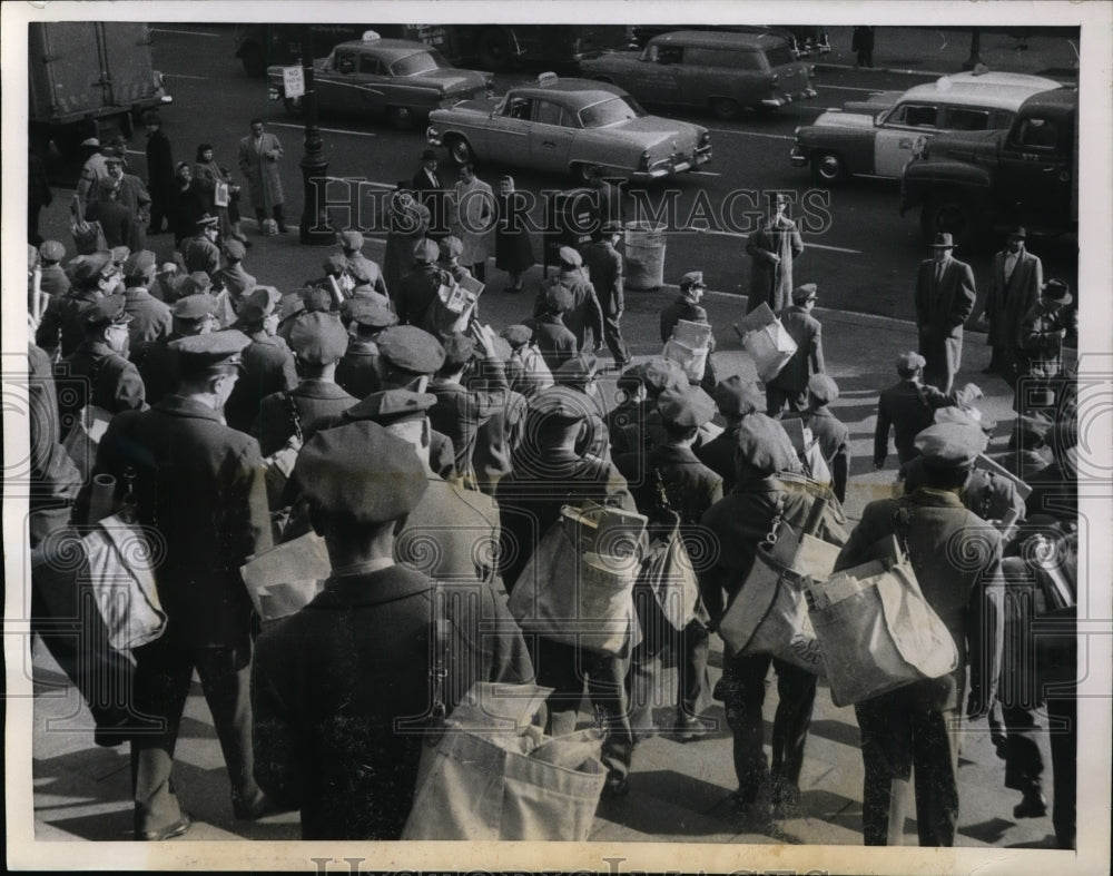 1956 Press Photo New York Uncle Sam&#39;s Santas NYC - Historic Images