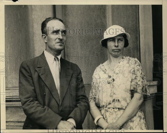 1934 Press Photo Brooklyn NY Mr & Mrs William Bird wait in court NYC - Historic Images