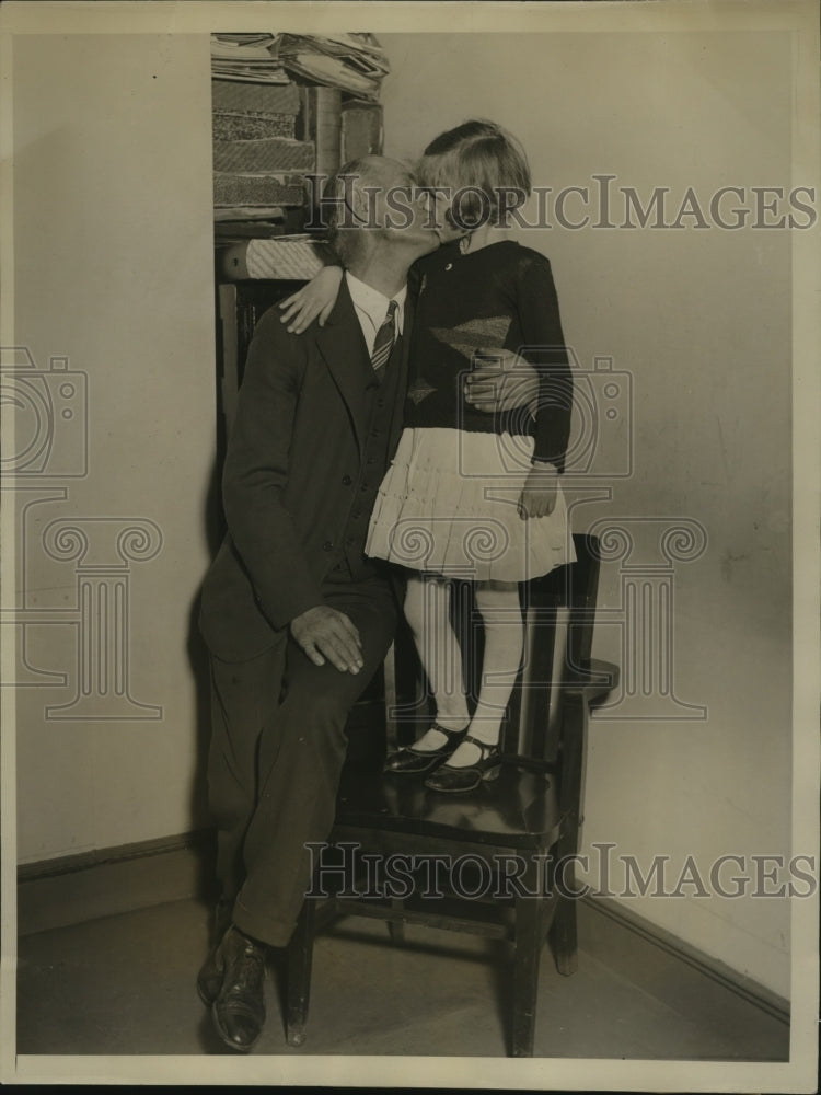 1933 Press Photo New York Catherine Hausler reunited with father after two years - Historic Images