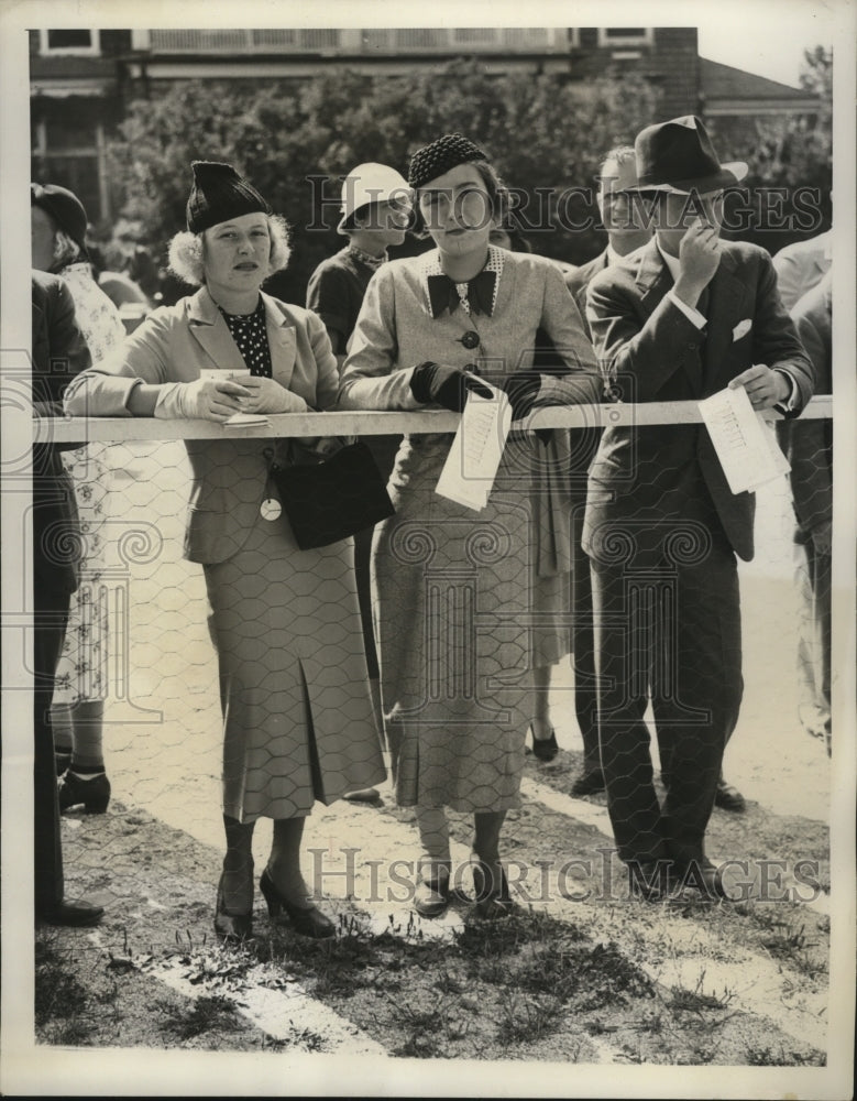 1936 Press Photo New York Ruth Vaux and Margaret Torrance at Steeplechase NYC - Historic Images