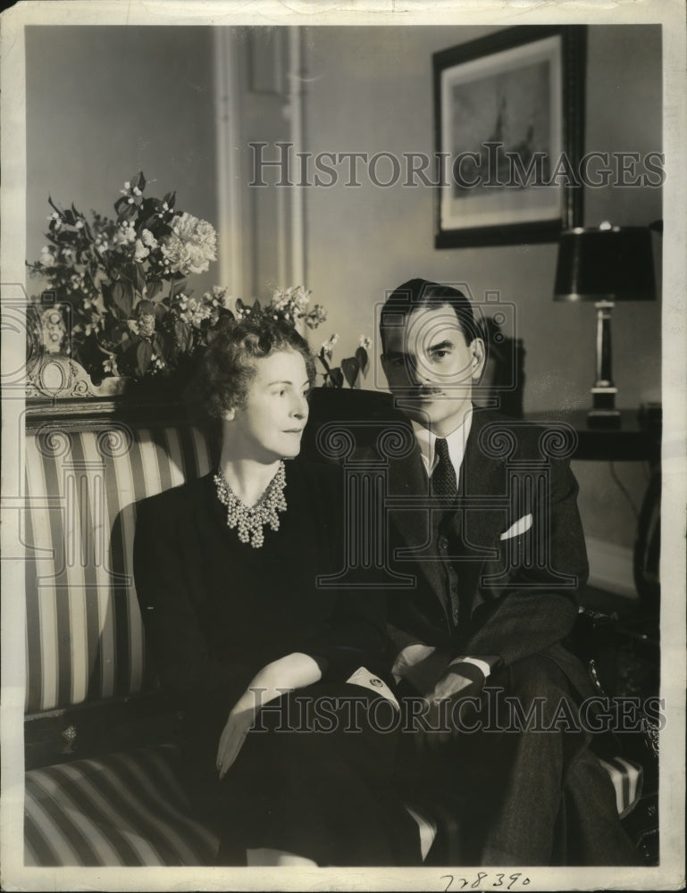 1944 Press Photo New York Gov &amp; Mrs Thomas E Dewey at home in Albany NY from NYC-Historic Images