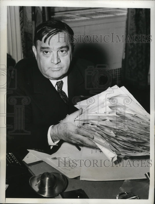 1942 Press Photo New York Mayor Replys to Letters NYC - neny26761-Historic Images