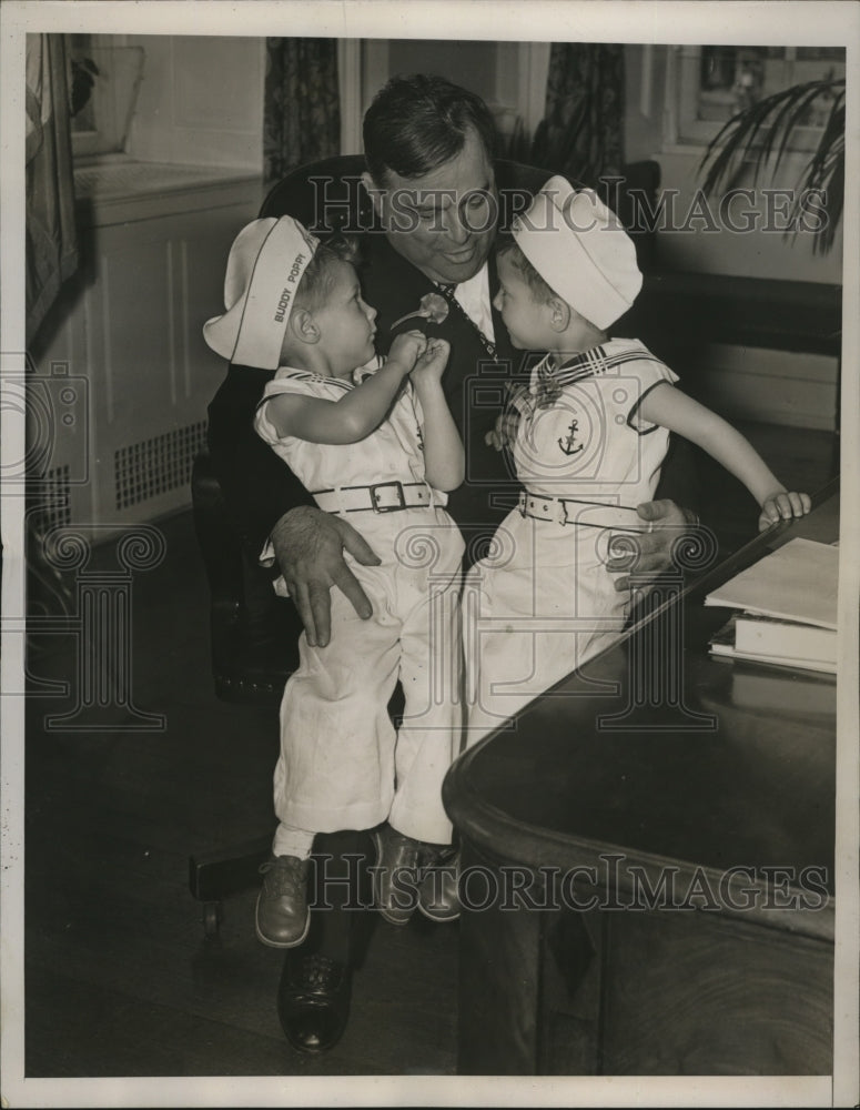 1938 Press Photo New York Mayor LaGuardia Receives First NY Buddy Poppy NYC-Historic Images