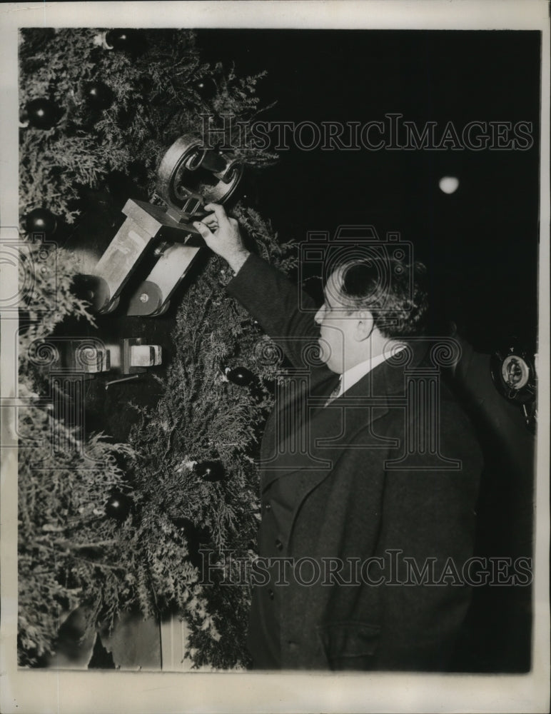 1934 Press Photo New York Christmas Season Officially Ushered In NYC - neny26993-Historic Images