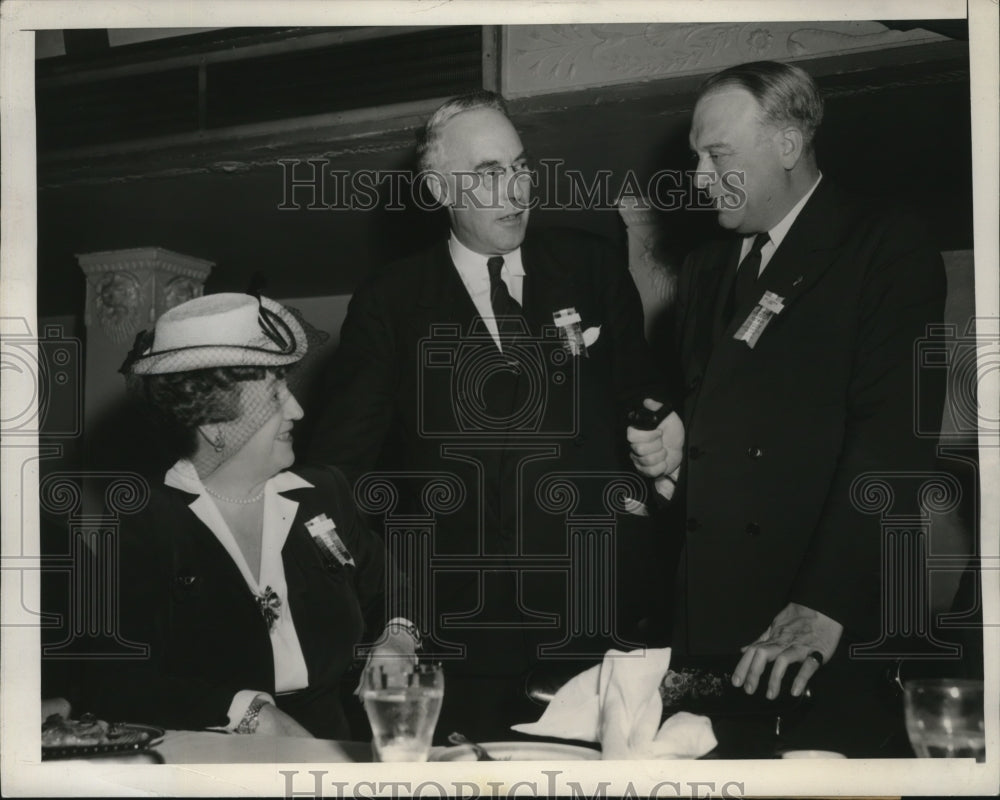1943 Press Photo New York New York GOP Postwar policy meeting Mrs M Scranton NYC - Historic Images
