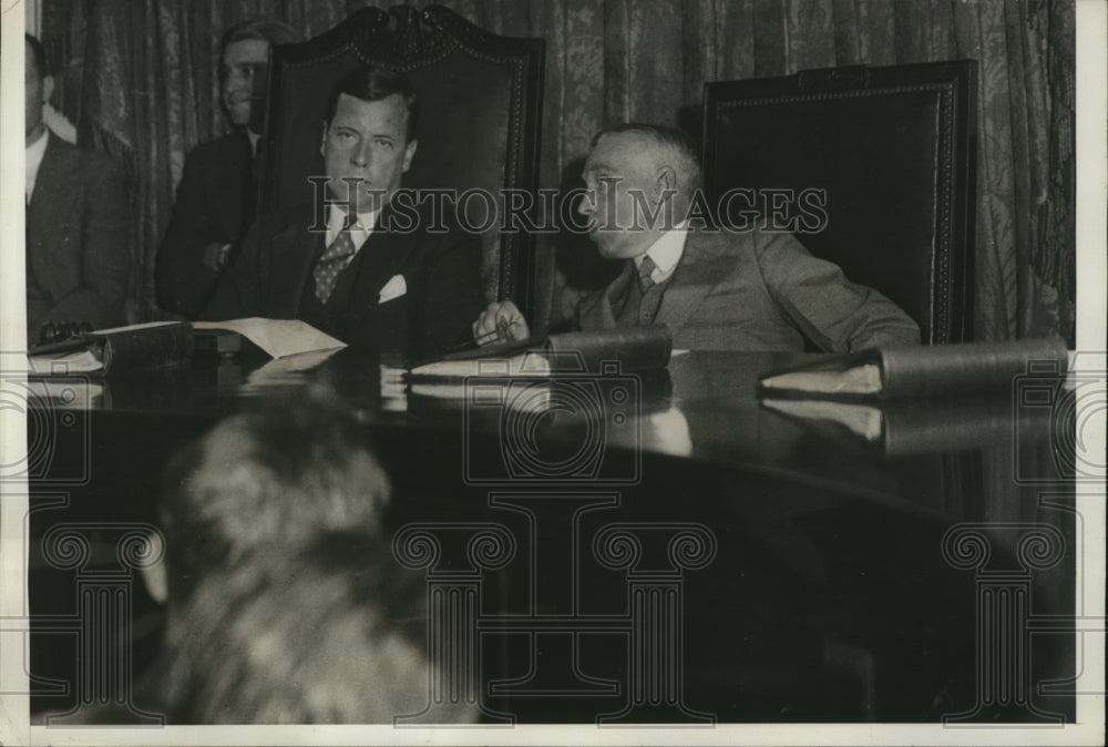 1932 Press Photo New York Mayor McKee, Charles Berry in City Hall Meeting NYC - Historic Images