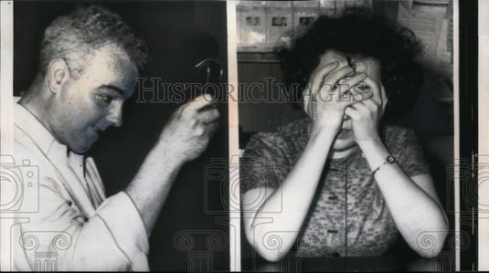1962 Press Photo James Mullooly shoots boss of his sister, Mary Mullooly-Historic Images