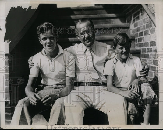 1934 Dr. John Kolmer claims to discover infantile paralysis vaccine - Historic Images