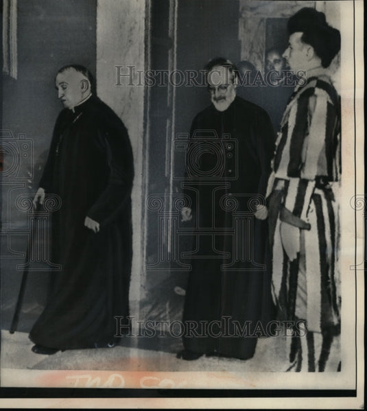 1958 Cardinals Clemente Micara, Gregoire P. Agagianian Visiting Pope - Historic Images