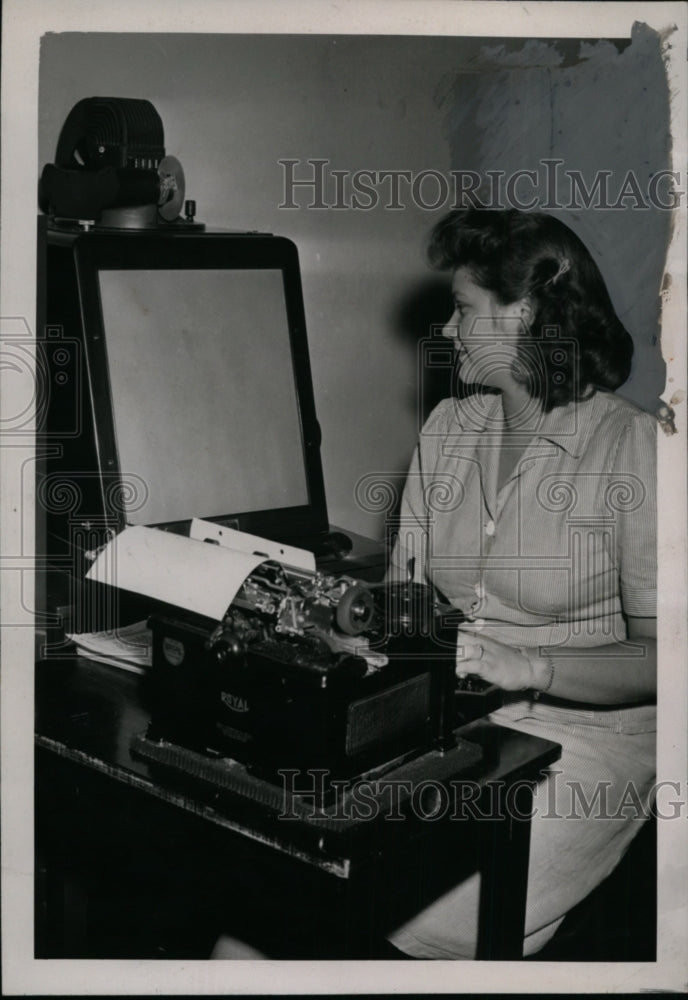 1945 Press Photo Microfilm Equipment & Marge Raynor of Ohio - neo00401-Historic Images