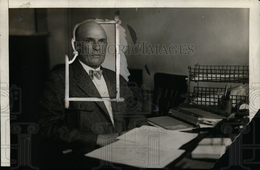 1927 Captain Theo T Craven chief of Naval Communications - Historic Images