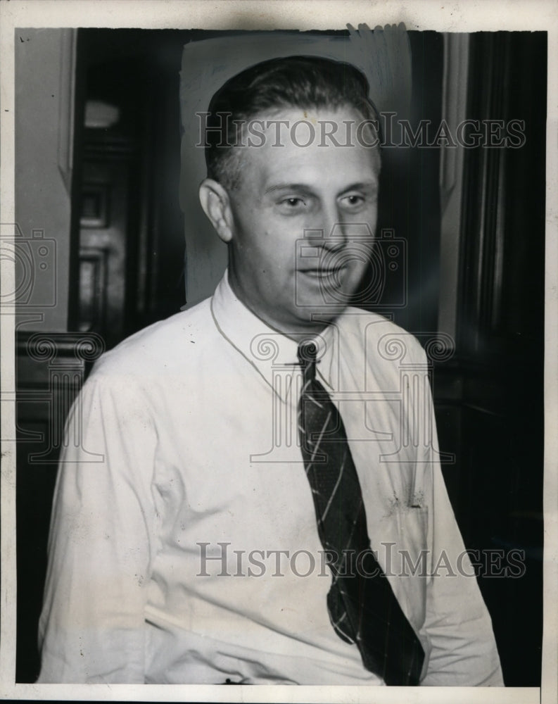 1938 Press Photo Sgt Edward Watson Philaddelphia Count Jail guard - neo00808-Historic Images