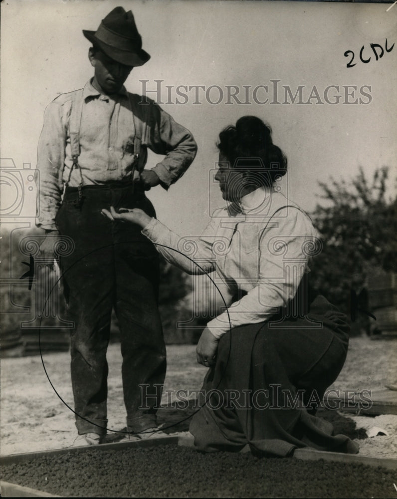 1929 Miss Laura Barlou & a cowboy at a show  - Historic Images