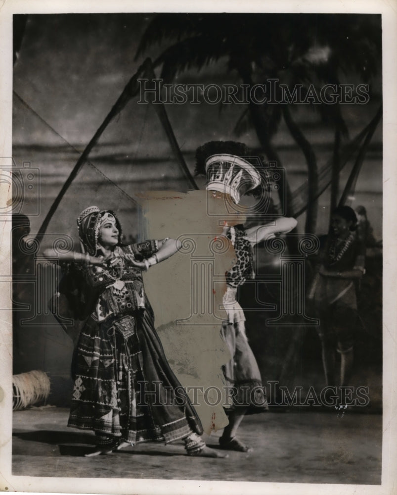 1949 Press Photo Scene in the play Shan Kar presented by S Hurok - neo01368-Historic Images