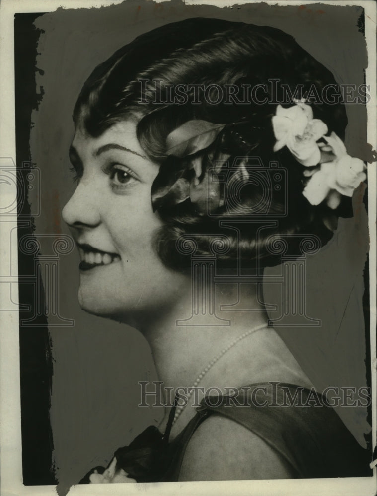 1925 Press Photo Ida Peterson in a fashionable hair style with flowers-Historic Images