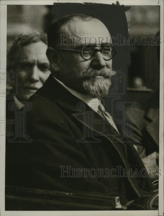 1924 Press Photo M Godin & another man at a meeting - Historic Images