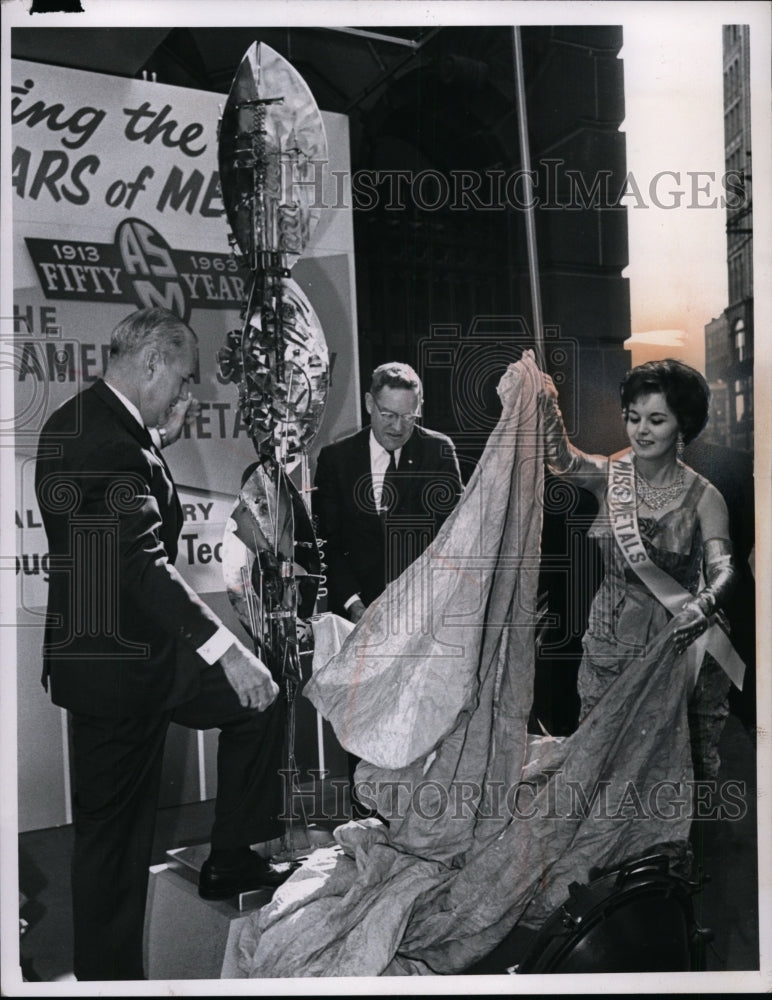 1963 Hon E Staples, Robert Randebough &amp; Miss Metals Sandra Peterson - Historic Images