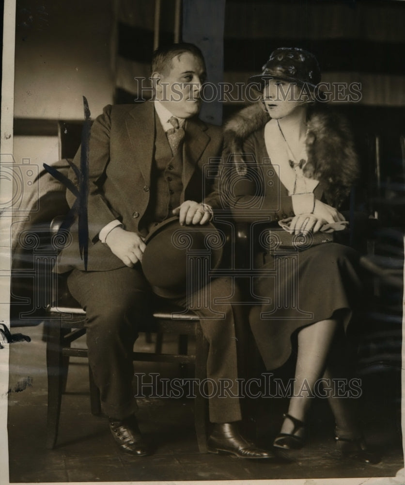 1922 Press Photo Hazel Hirsh &amp; Husband Oscar in Court, Mineola, Long Island - Historic Images