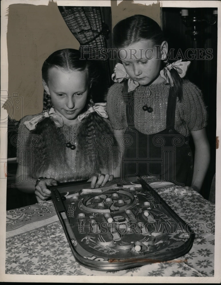 1949 Press Photo Astrida &amp; Irene Gelzis, Latvian Girls - neo01834-Historic Images