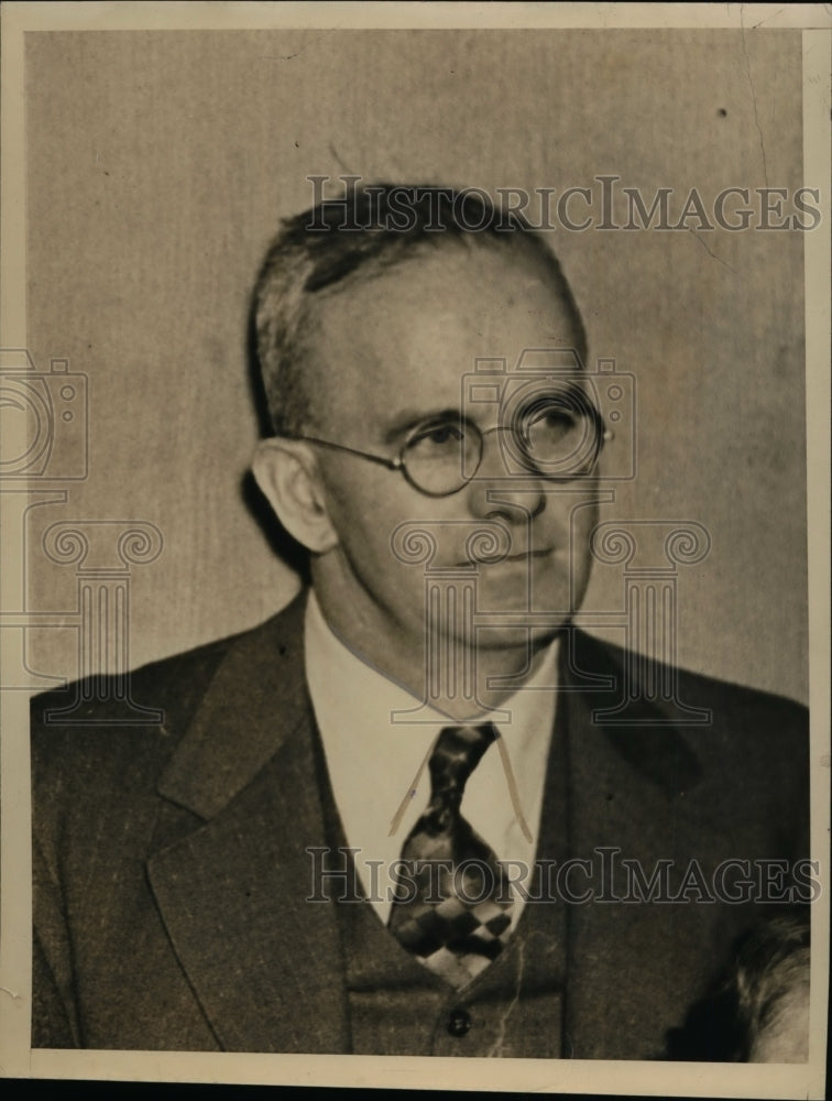 1937 Press Photo Mr Wyndham Mortimer in a business suit - neo01909-Historic Images