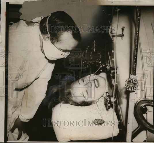 1949 Press Photo Robert G. Davis & Wife During Medical Procedure - neo02100-Historic Images