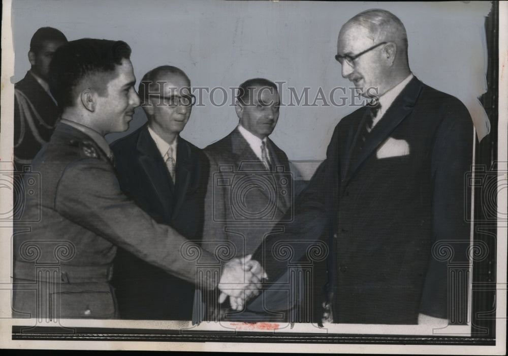 1957 Press Photo King Hussein of Jordan &amp; Lester Mallory at Palace in Amman- Historic Images