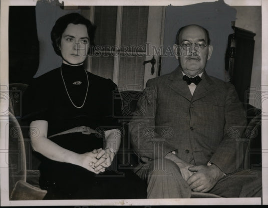 1937 Mrs. Dennis O'Neill, Father Joseph J. McGinley at Murder Trial - Historic Images