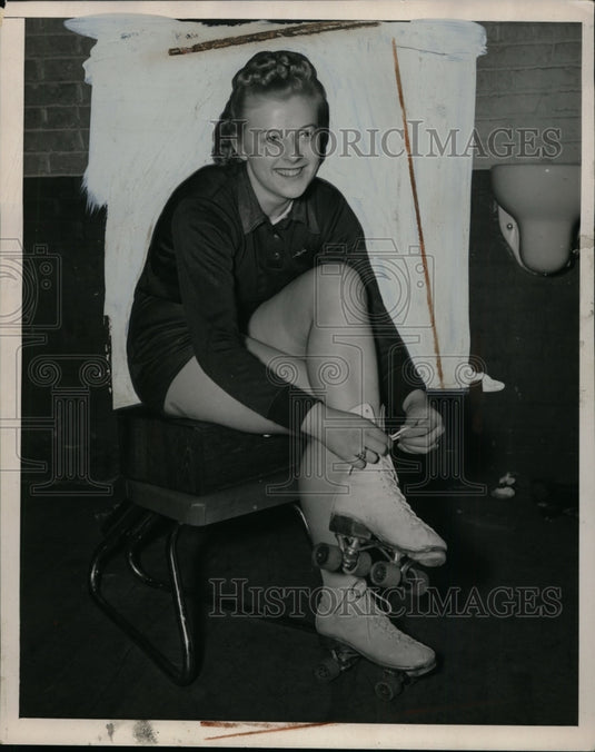 1941 Press Photo Harriet Nielson, Senior Ladies, Speed Skater Competing at State-Historic Images