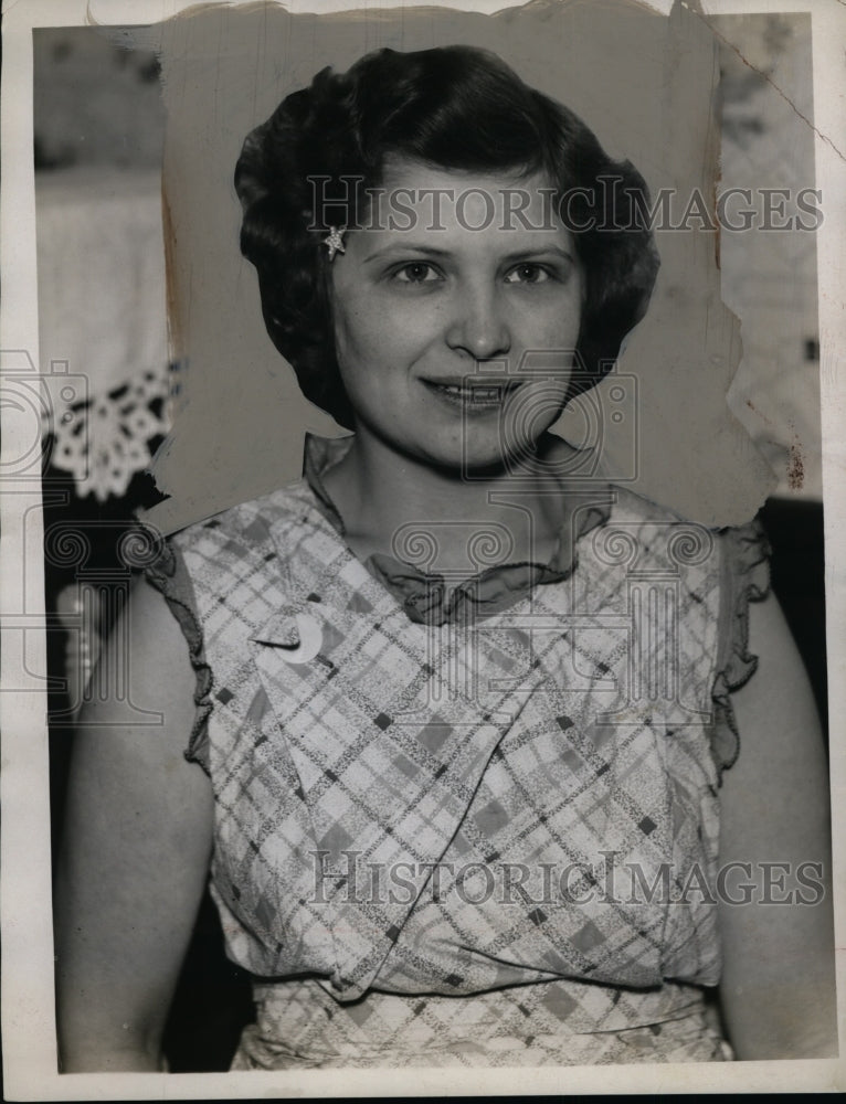 1934 Press Photo Miss Lottie Taylor, 22, of Newburg Heights, Ohio - neo02570-Historic Images