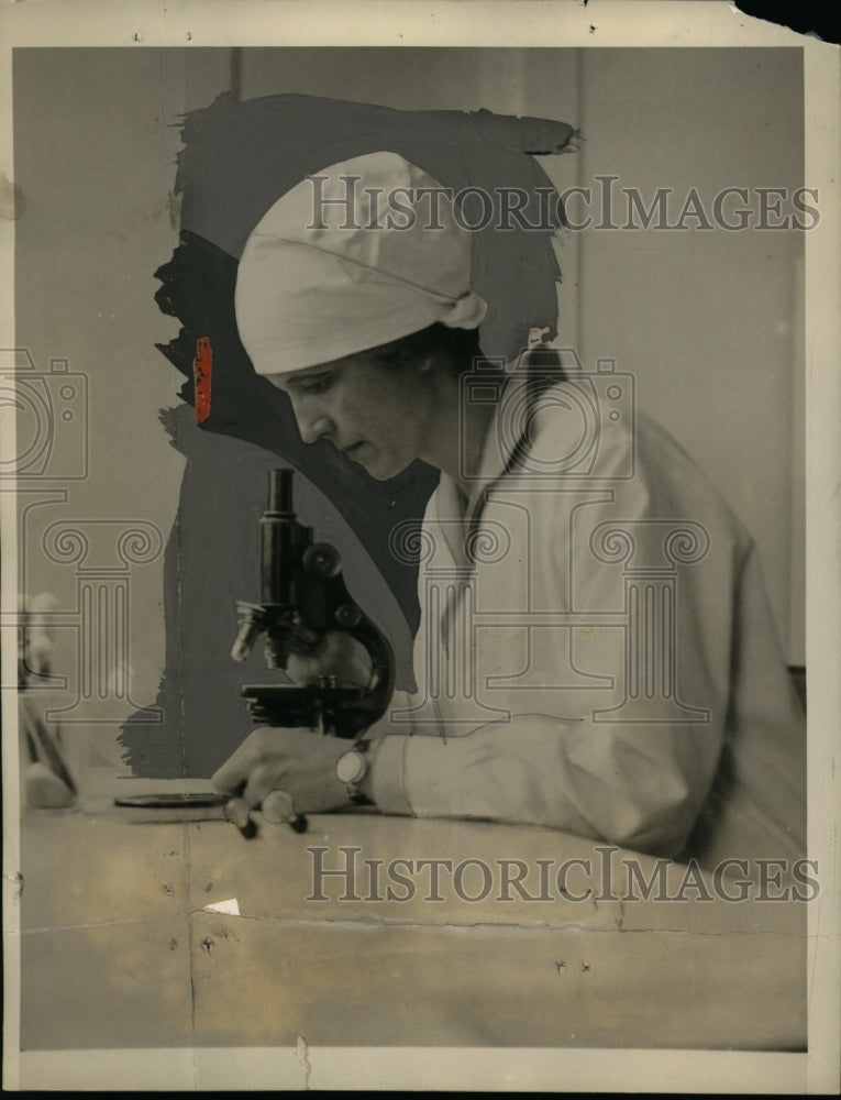 1927 Press Photo Josephine Cutter Bacteriologist at Utter Laboratory in Berkley - Historic Images