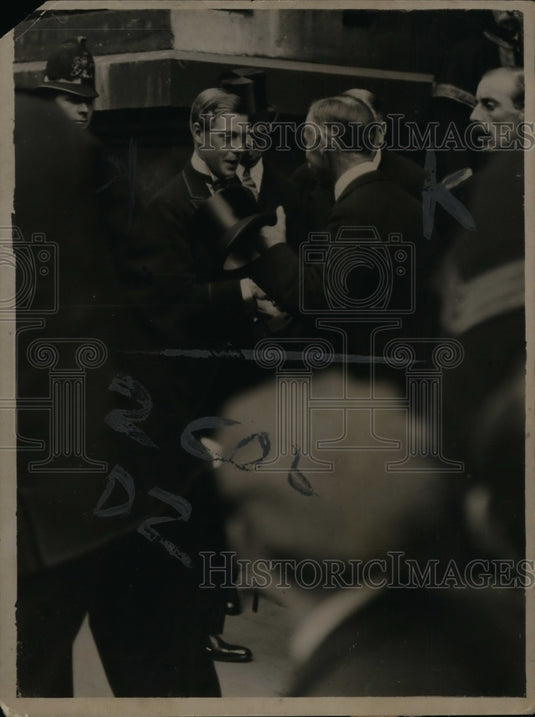 1919 Press Photo Prince of Wales and Prince Albert leaving Lloyds - Historic Images