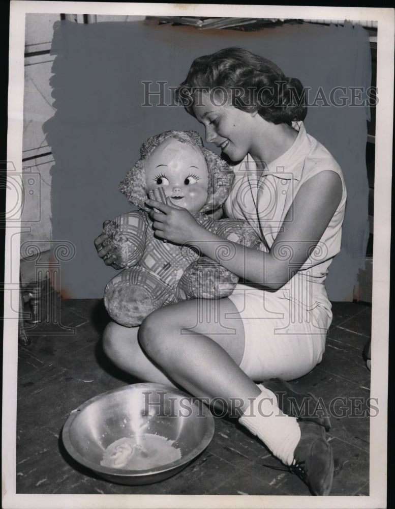 1958 Press Photo Linda Mann, Age 15, of Burton Ohio - neo02760-Historic Images