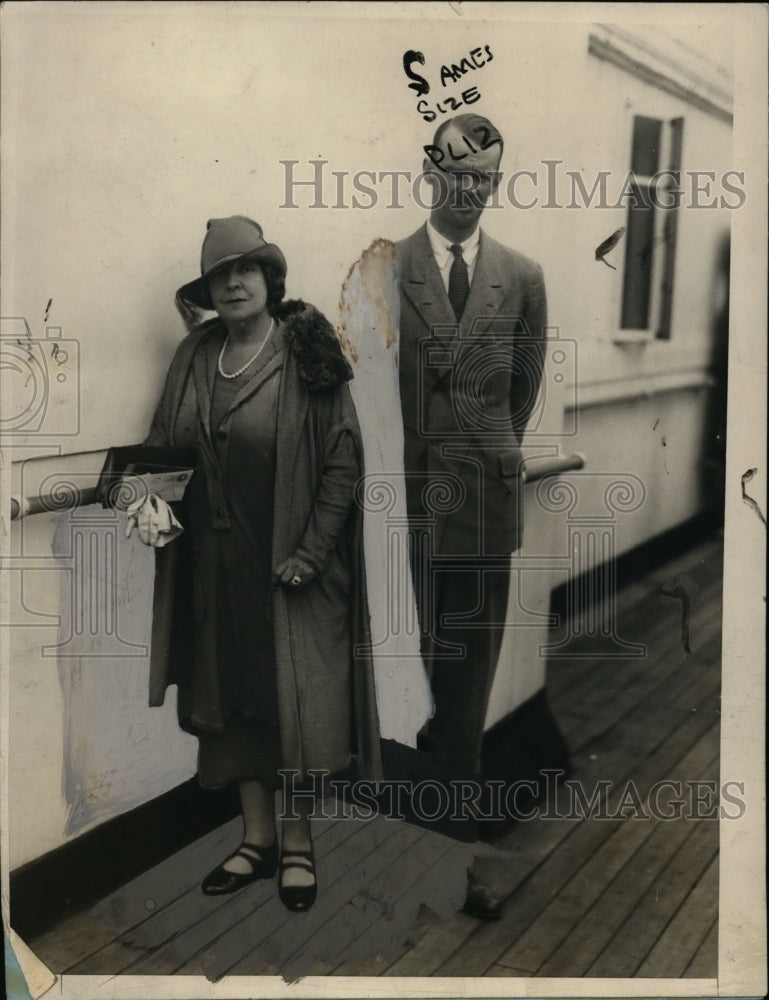 1926 Press Photo Actress Olga Nethersolo & Nephew Capt. Greene on S S Berengaria - Historic Images