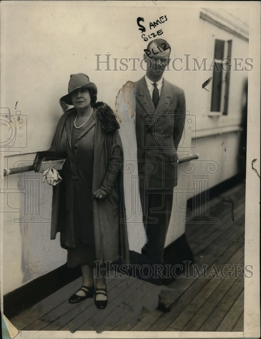 1926 Press Photo Actress Olga Nethersolo & Nephew Capt. Greene on S S Berengaria - Historic Images