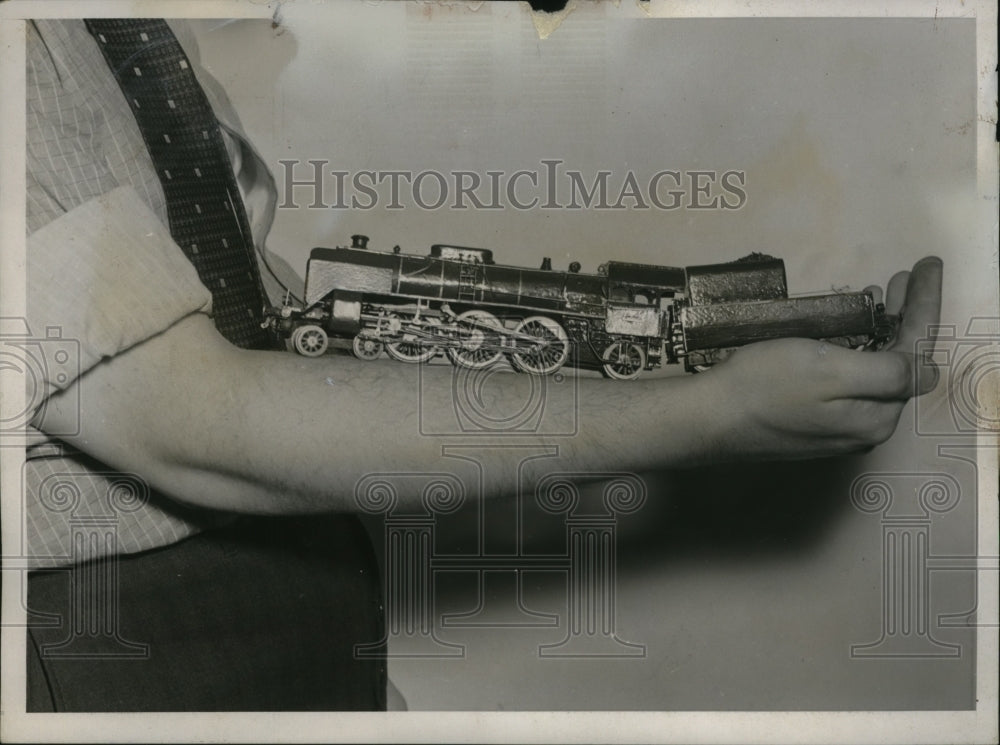 1938 Press Photo Model 3-Cylinder Pacific Type Train Locomotive by W.F. Sperk-Historic Images