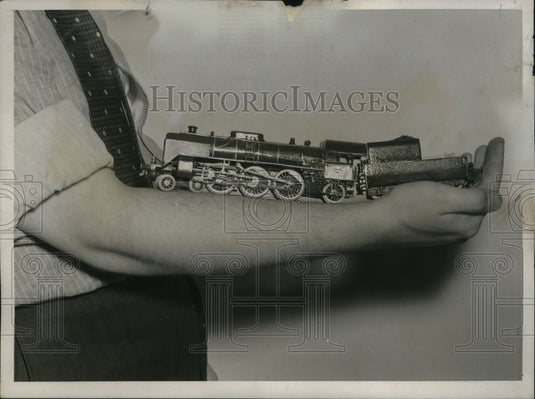 1938 Press Photo Model 3-Cylinder Pacific Type Train Locomotive by W.F. Sperk-Historic Images