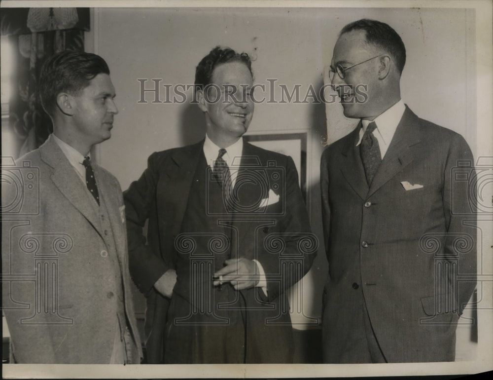 1936 John Hamilton with Republican Committee Leaders in Chicago - Historic Images