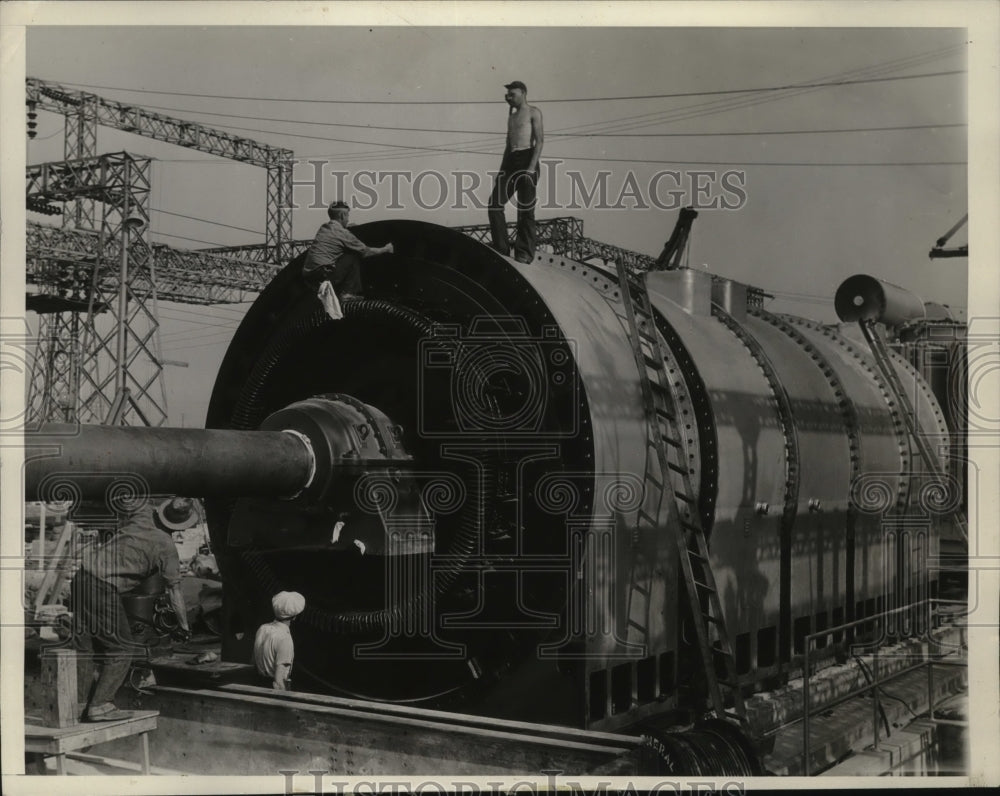 1936 Electricity Cycle Changer at Los Angeles Bureau Power &amp; Light - Historic Images