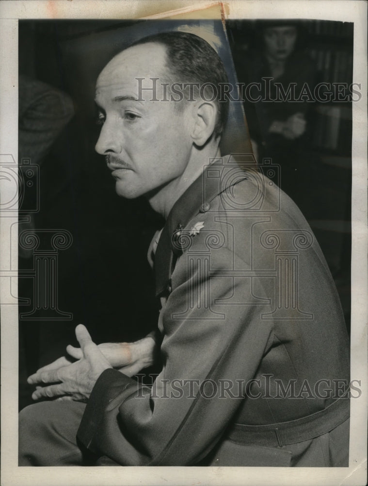 1945 Press Photo Lt. Colonel James P.S. Devereux at Press Conference, New York - Historic Images