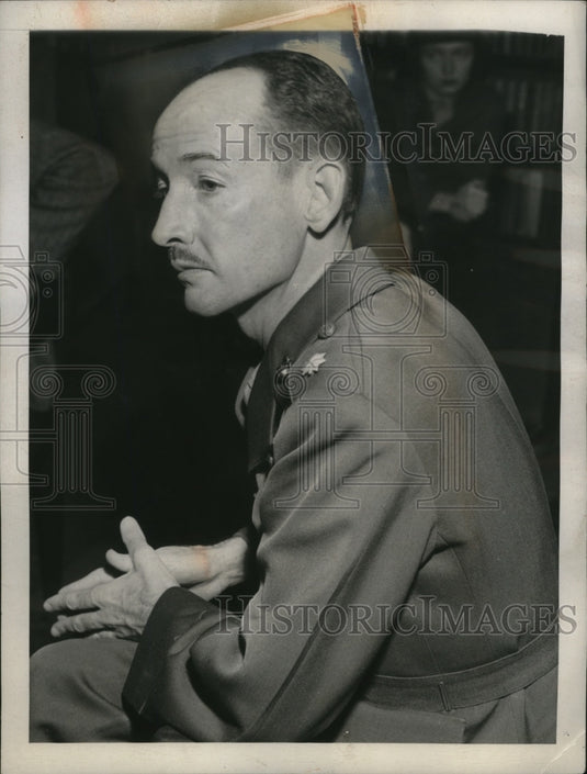 1945 Press Photo Lt. Colonel James P.S. Devereux at Press Conference, New York - Historic Images