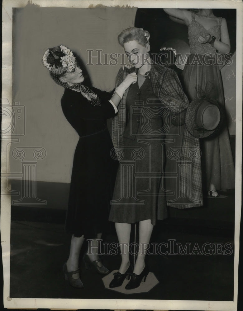 1939 Press Photo Fashion Designer Jean Spades - neo03838-Historic Images