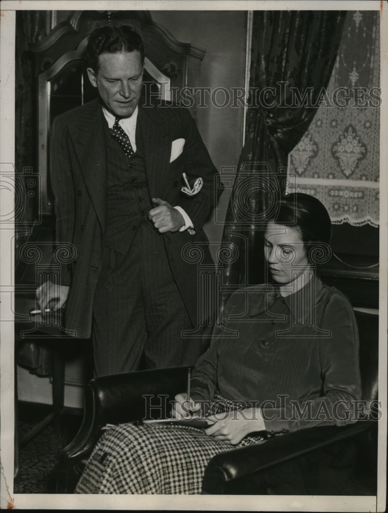 1936 Press Photo John Hamilton, Eileen O&#39;Daniel at Alf Landon Headquarters-Historic Images